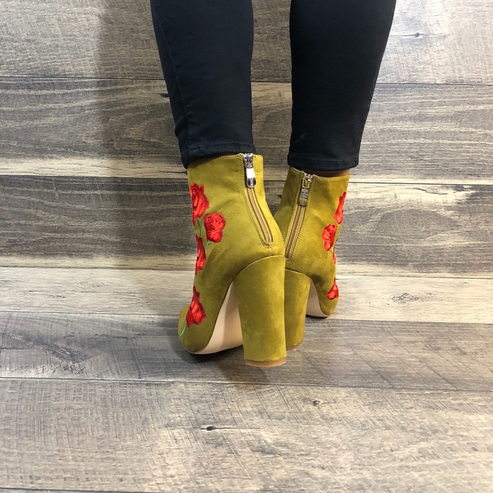 Embroidered flowers olive faux suede booties - Picture 4 of 8